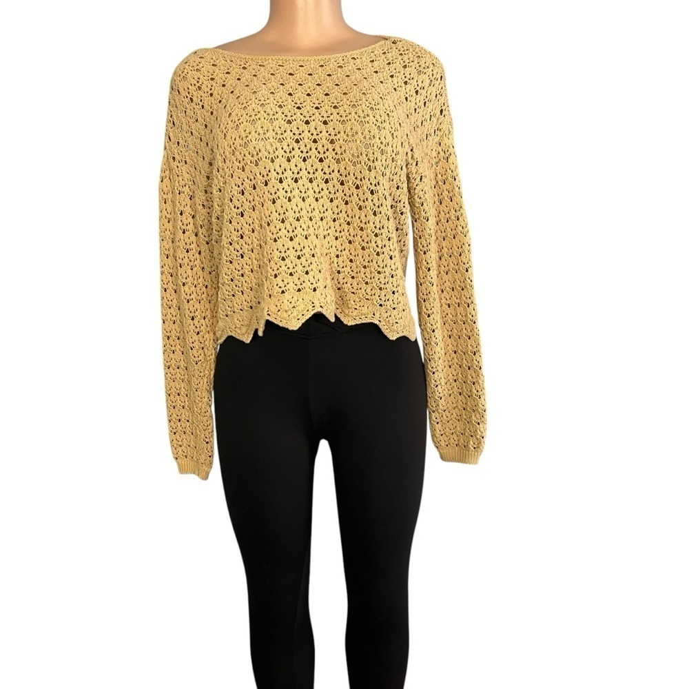 3/$30 ☀️ House of Harlow 1960 Tan Crochet Scalloped Knit Sweater